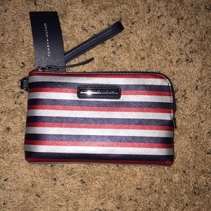 💥Tommy Hilfiger wristlet💥